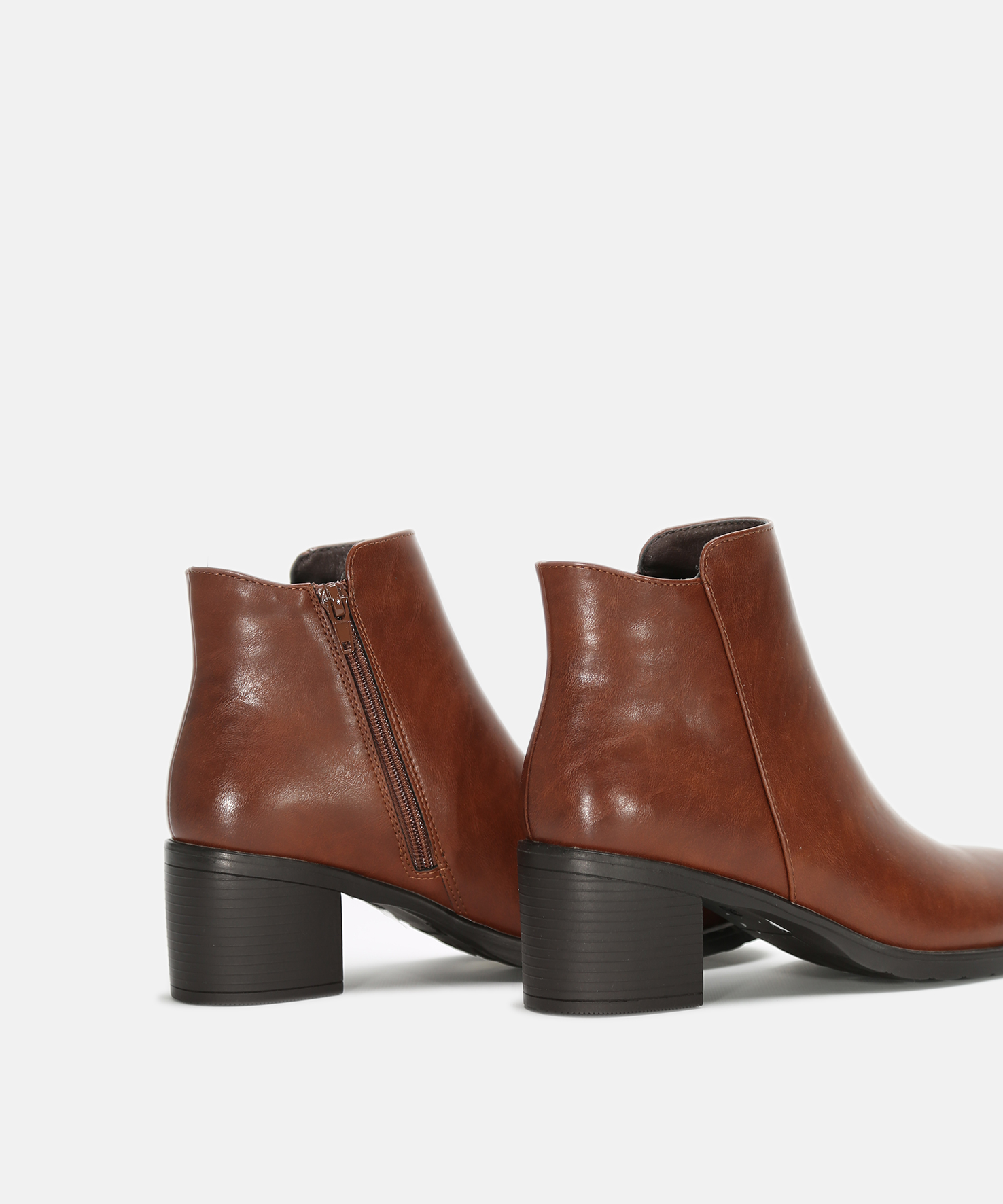 Botines tac&oacute;n liso image number null